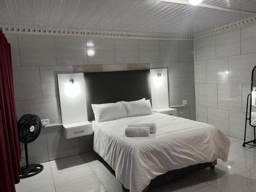 Moses Kotane Cabin | Tsekida Guest Lodge