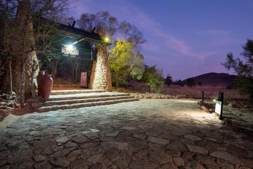 Pilanesberg National Park Cabin | Tshukudu Bush Lodge