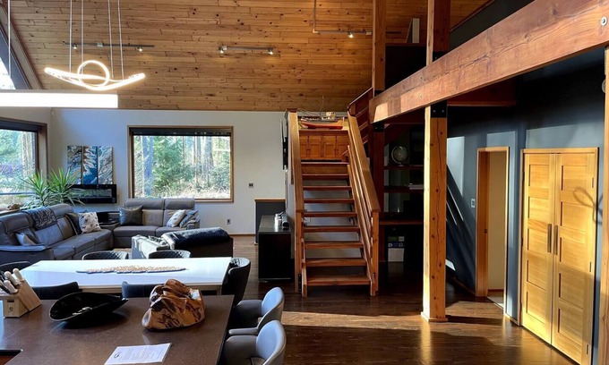 Courtenay House | Tsolum River Cedar Home Getawaynn