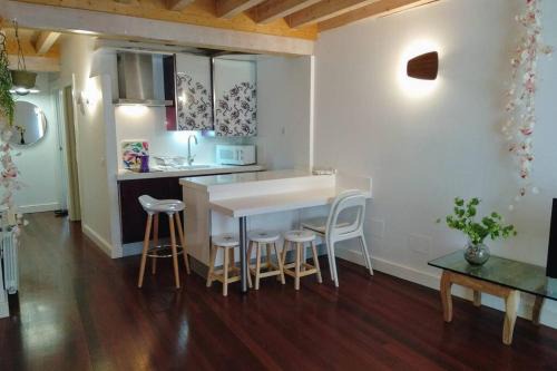 Burgos Apartment | TU HOGAR EN EL CAMINO. BURGOS CENTRO. VUT. WIFI