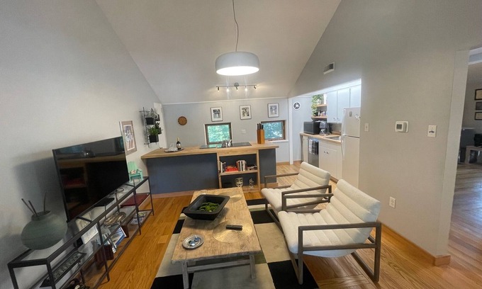 Squirrel Hill Apartment | Tucked away in a Carriage House in the heart of Squirrel Hill!