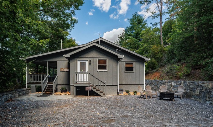 Whittier Cabin | Tucked Away Smoky Mountain Cabin