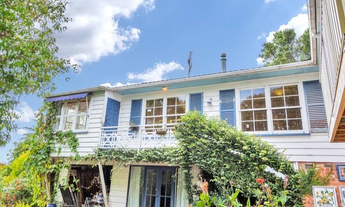 Kohimarama House | Tui Combo - Rustic, quiet, leafy. Close to CBD, forest, beach.