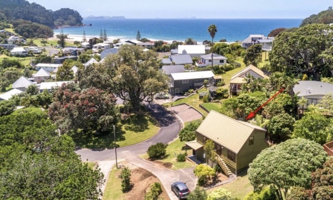 Onemana House | Tui's Grove - Onemana Holiday Home