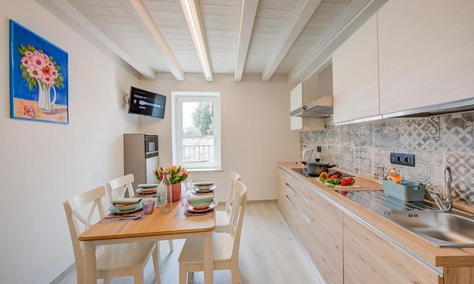 Salionze Apartment | Tulipano Apt - Palazzo Palermo 1817 - Happy Rentals
