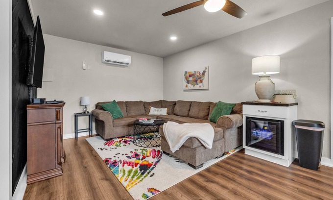 Sunrise Terrace House | Tulsa Getaway w/Pergola-Grill-TV's & Personal AC/Heater in Every Bedroom