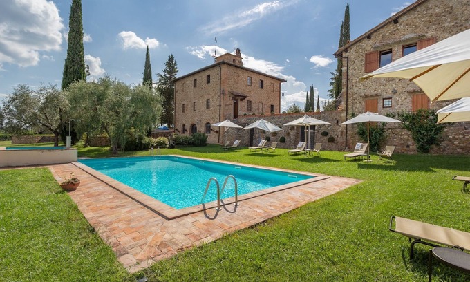 San Pietro in Bossolo Cottage | Tuscan Cottage with 2 Pools