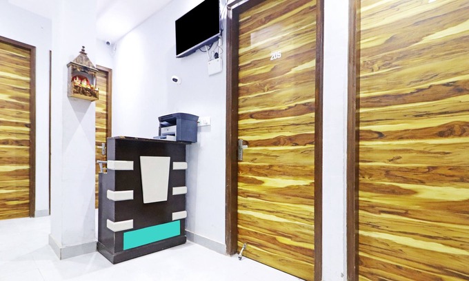 Rajouri Garden Hotel | Twamev Rajouri garden by The Arrow