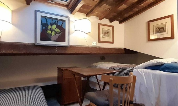Santa Maria Novella Bed & Breakfast | Twin Bedroom With Private Bathroom