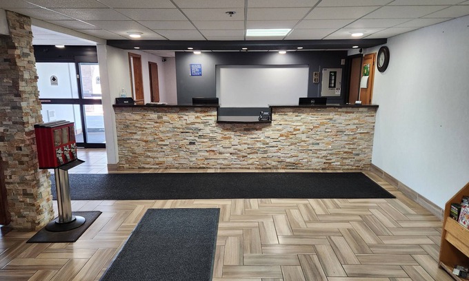 Mounds View Hotel | Twin Cities Inn