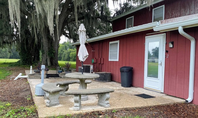 Donner House | Twin Oaks- Barn Apartment