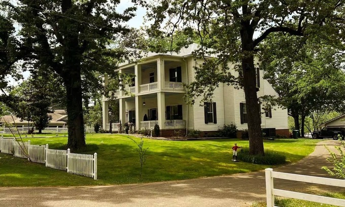 Verona House | Twin Oaks- Historical Home