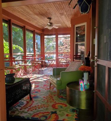 Saugatuck Bed & Breakfast | Twin Oaks Inn