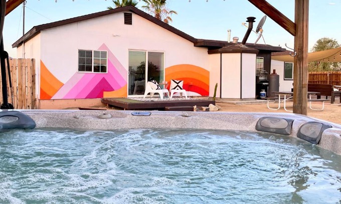 Joshua Tree House | Twin Palms Desert Getaway - Jacuzzi, Fire pit, Meditation room & more