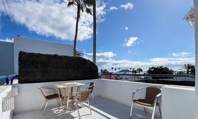 Corralejo Apartment | Twin Studios, Ocean View, Terrace, 100m to Beach, Pool, Wifi