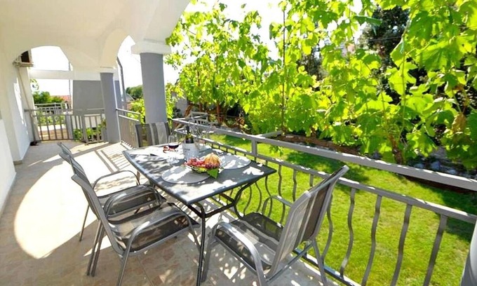 Pakostane Apartment | Two bedroom apartment with terrace Pakoštane, Biograd (A-14054-c)