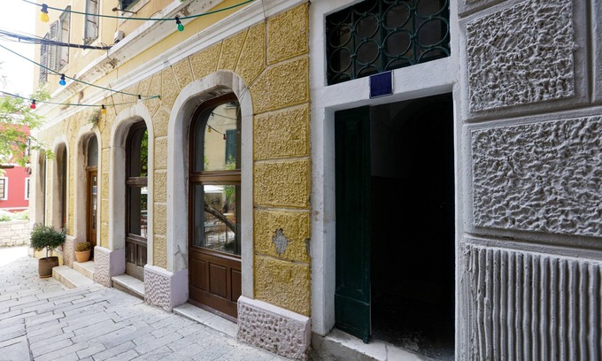 Sibenik Apartment | Two bedroom apartment with air-conditioning Šibenik (A-23784-a)