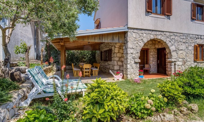 Punta Kriza Apartment | Two bedroom apartment with air-conditioning Punta križa, Cres (A-867-a)