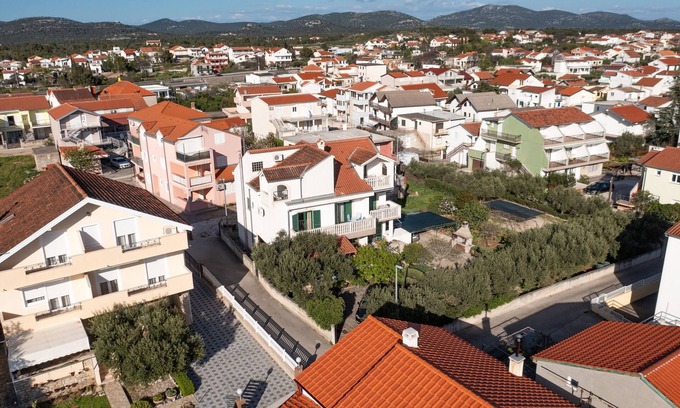 Pirovac Apartment | Two bedroom apartment with balcony and sea view Pirovac, Šibenik (A-22567-b)