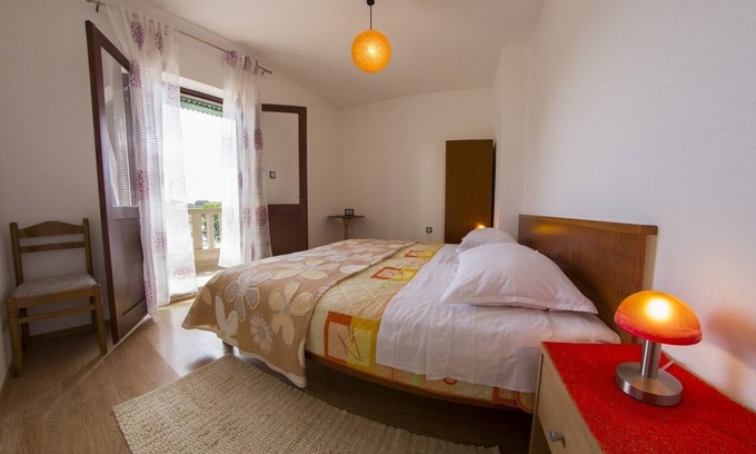 Sumartin Apartment | Two bedroom apartment with terrace and sea view Sumartin, Brač (A-2951-a)