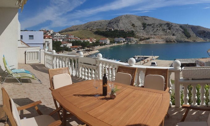 Metajna Apartment | Two bedroom apartment with terrace and sea view Metajna, Pag (A-6498-b)
