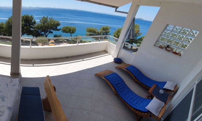 Susica Apartment | Two bedroom apartment near beach Murter (A-22397-a)