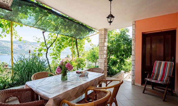 Cove Tri Zala (Zrnovo) Apartment | Two bedroom apartment near beach Tri Žala, Korčula (A-4432-a)