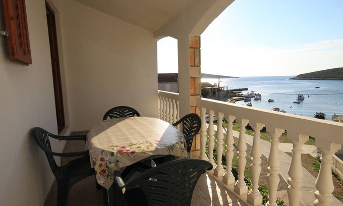 Rukavac Apartment | Two bedroom apartment near beach Rukavac, Vis (A-1154-d)