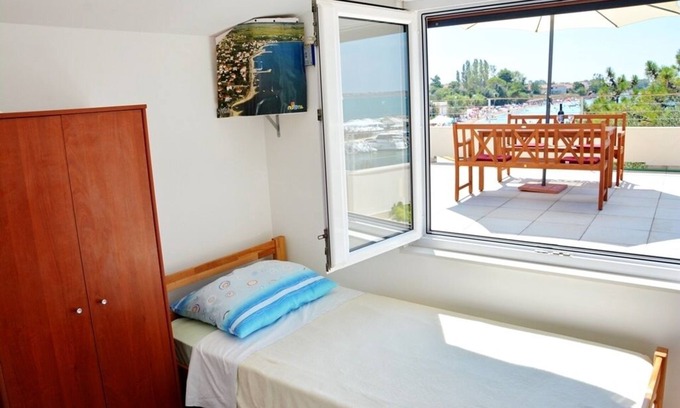 Vrsi Apartment | Two bedroom apartment near beach Vrsi - Mulo, Zadar (A-12519-b)