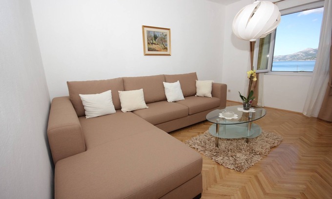 Kolocep Island Apartment | Two bedroom apartment with terrace and sea view Koločep, Elafiti (A-2182-b)