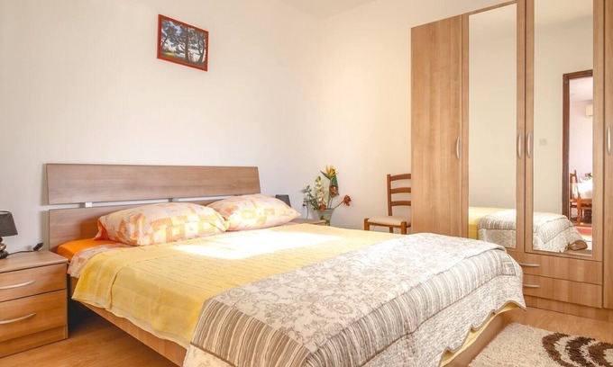 Njivice Apartment | Two bedroom apartment with terrace and sea view Njivice, Krk (A-5362-b)