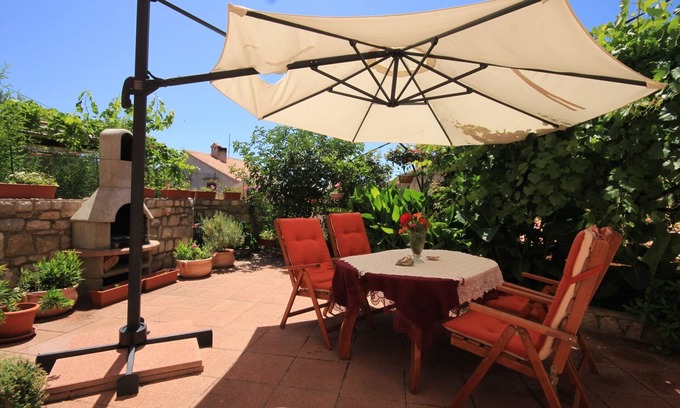 Cunski Apartment | Two bedroom apartment with terrace Ćunski, Lošinj (A-8010-a)