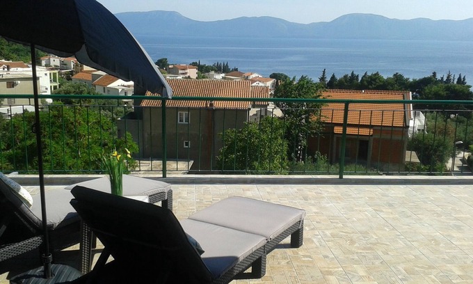Gradac Apartment | Two bedroom apartment with terrace and sea view Gradac, Makarska (A-13196-a)