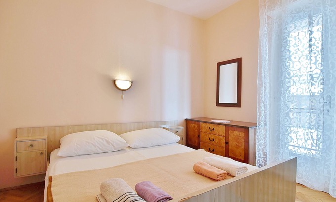 Palit Apartment | Two bedroom apartment with terrace Palit, Rab (A-17881-b)