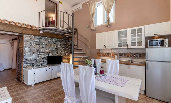 Banjol Apartment | Two bedroom apartment with terrace Banjol, Rab (A-19804-b)