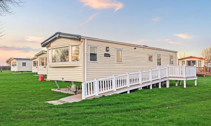 York House | Two bedroom caravan sleeping 4 people with one double and one twin room.