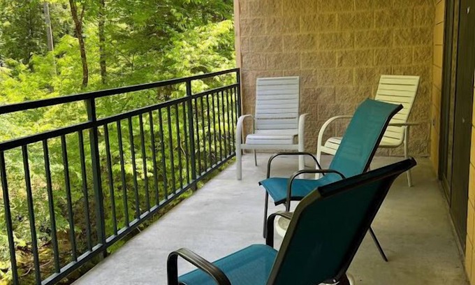 Gatlinburg Condo | two bedroom condo sleeps 6 persons