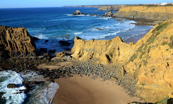 Zambujeira do Mar Apartment | Two bedroom house, ideal for 4 people, in the center of Zambujeira do Mar