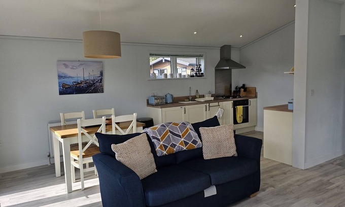 Liskeard Apartment | Two Bedroom Lodge - Peacock Lodge