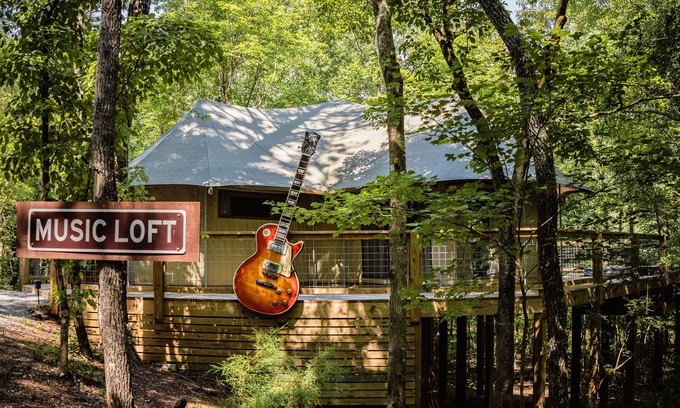 Dadeville Cabin | Two Bedroom Luxury Glamp, huge deck, private Hot Tub at The Destination Resort