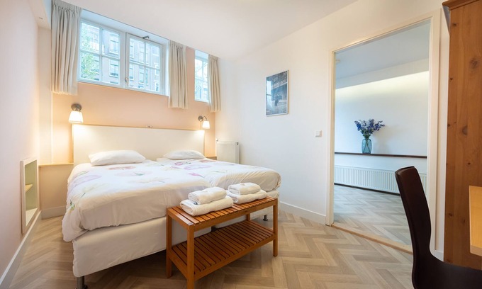 Jordaan Apartment | TWO BEDROOMS WITH TWO PRIVATE BATHROOMS - IDEAL FOR 2 COUPLES