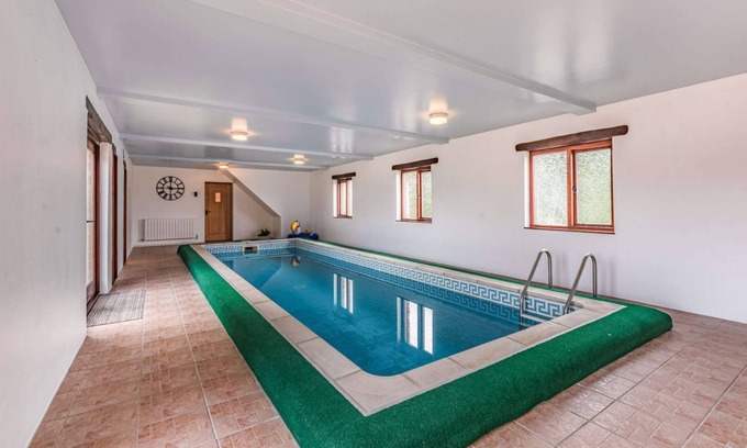 Fairford Cottage | Two Cotswold holiday homes with an indoor swimming pool - Pool View Cottages