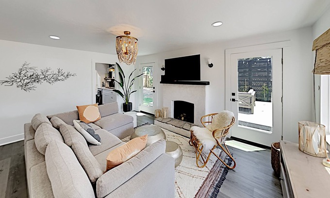 Morro Bay House | Two Downtown dog-friendly cottages near Morro Bay - walk to waterfront & dining