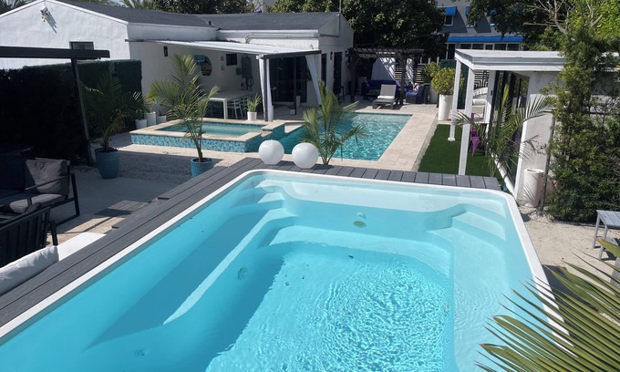 Buena Vista House | TWO Fabulous Villas, Two Pools 9 Bedrooms 6 Bathrooms, One Amazing Experience