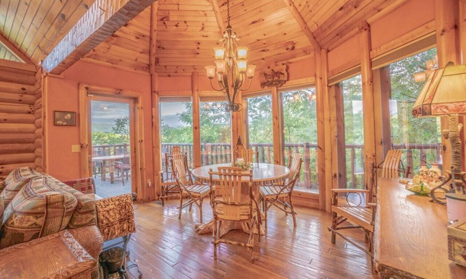 Dandridge House | Two Homes Lodge & Barn · 2 HOMES on Douglas Lake - Smoke Rise Lodge & Barn