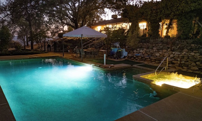 Mariposa House | Two Houses on 100 acres-Pool-2 Hot Tubs-45 Min to Yosemite Nat. Park