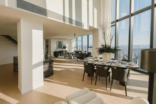 Southbank Apartment | Two-Level Top Floor Penthouse Melbourne Square
