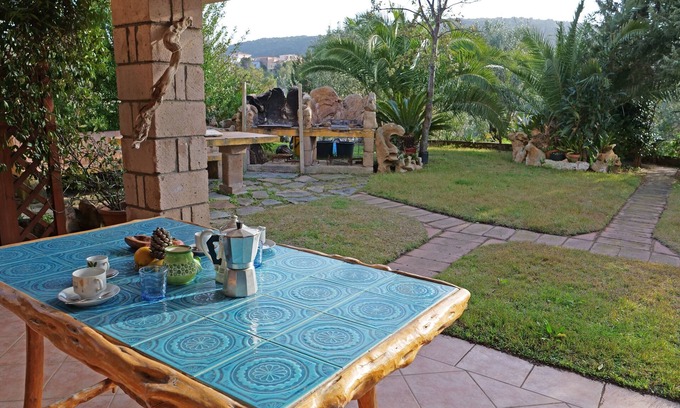 Tanaunella House | Two-room apartment budoniaffiti with garden Via Agamennone
