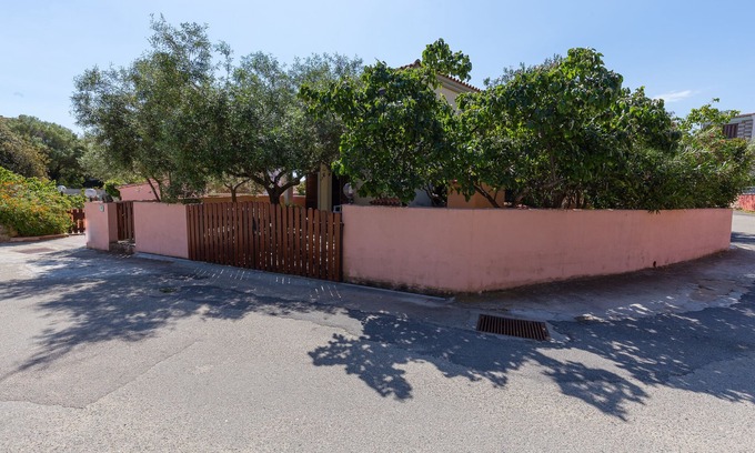 Agrustos House | Two-room apartment with independent garden.