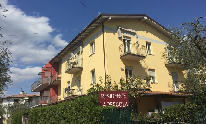 Malcesine Apartment | TWO ROOM .La Pergola central area,garden,swimming pool,parking,wi-fi,air cond